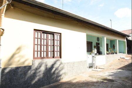 Casa à venda com 180m², 2 quartos e 1 vaga Casa à venda com 180m², 2 quartos e 1 vagaFachada