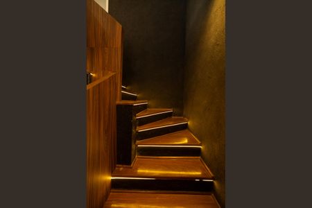 Apartamento à venda com 134m², 3 quartos e 2 vagas Apartamento à venda com 134m², 3 quartos e 2 vagasEscada de acesso