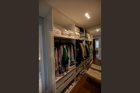 Apartamento à venda com 134m², 3 quartos e 2 vagas Apartamento à venda com 134m², 3 quartos e 2 vagasCloset