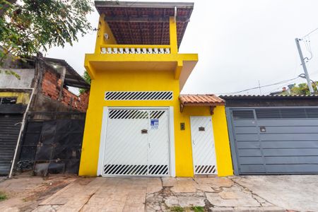 Casa à venda com 220m², 4 quartos e 1 vaga Casa à venda com 220m², 4 quartos e 1 vagaFachada