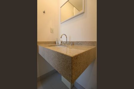 Banheiro  de apartamento para alugar com 1 quarto, 37m² em Real Parque, São Paulo