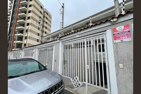 Casa para alugar com 170m², 3 quartos e 6 vagasFachada