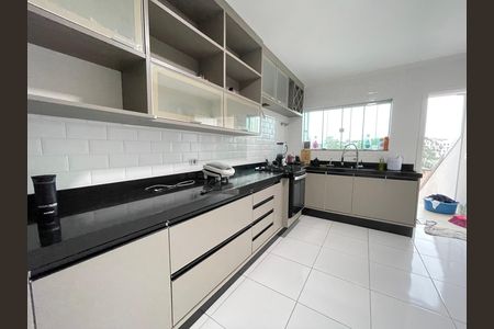 Casa para alugar com 170m², 3 quartos e 6 vagasCozinha