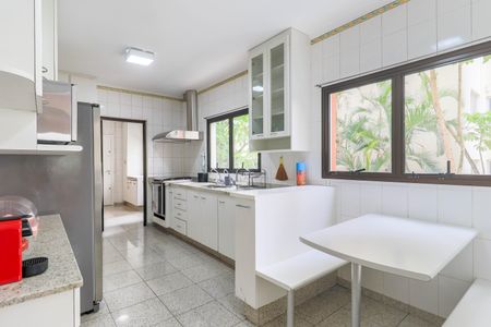 Apartamento para alugar com 190m², 3 quartos e 3 vagas Apartamento para alugar com 190m², 3 quartos e 3 vagasCozinha