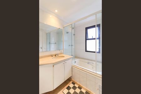 Apartamento para alugar com 190m², 3 quartos e 3 vagas Apartamento para alugar com 190m², 3 quartos e 3 vagasBanheiro da Suíte 1