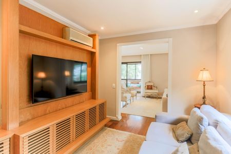 Apartamento para alugar com 190m², 3 quartos e 3 vagas Apartamento para alugar com 190m², 3 quartos e 3 vagasSala de TV