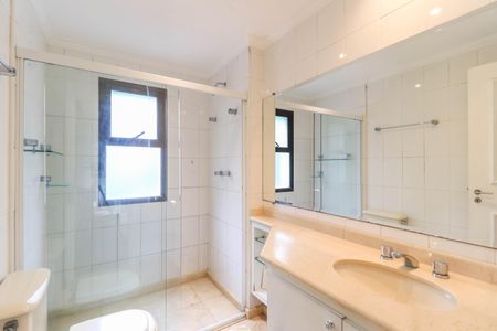 Apartamento para alugar com 190m², 3 quartos e 3 vagas Apartamento para alugar com 190m², 3 quartos e 3 vagasBanheiro da Suíte 2