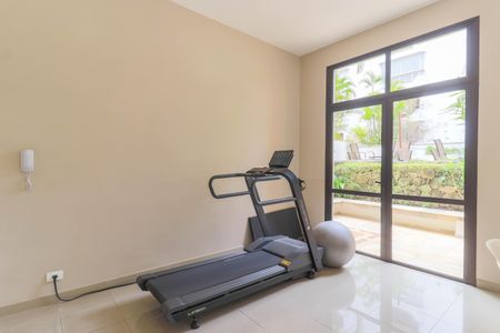 Apartamento para alugar com 190m², 3 quartos e 3 vagas Apartamento para alugar com 190m², 3 quartos e 3 vagasÁrea comum - Academia