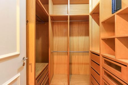 Apartamento para alugar com 190m², 3 quartos e 3 vagas Apartamento para alugar com 190m², 3 quartos e 3 vagasCloset da Suíte 1