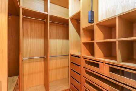 Apartamento para alugar com 190m², 3 quartos e 3 vagas Apartamento para alugar com 190m², 3 quartos e 3 vagasCloset da Suíte 1