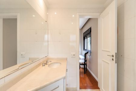 Apartamento para alugar com 190m², 3 quartos e 3 vagas Apartamento para alugar com 190m², 3 quartos e 3 vagasBanheiro da Suíte 2