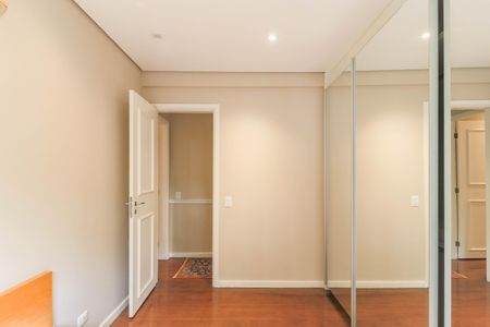 Apartamento para alugar com 190m², 3 quartos e 3 vagas Apartamento para alugar com 190m², 3 quartos e 3 vagasQuarto