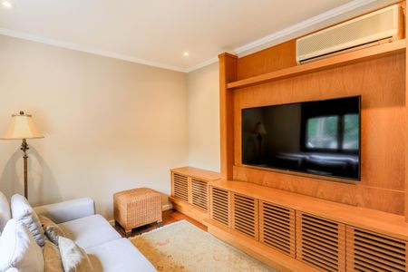 Apartamento para alugar com 190m², 3 quartos e 3 vagas Apartamento para alugar com 190m², 3 quartos e 3 vagasSala de TV