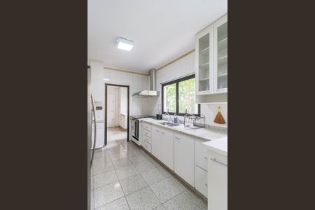 Apartamento para alugar com 190m², 3 quartos e 3 vagas Apartamento para alugar com 190m², 3 quartos e 3 vagasCozinha