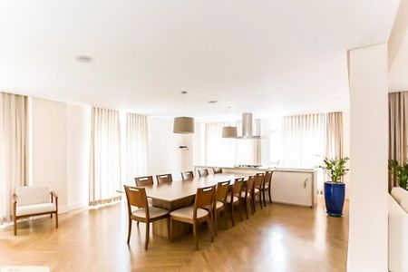 Apartamento à venda com 233m², 3 quartos e 3 vagas Apartamento à venda com 233m², 3 quartos e 3 vagasCoworking