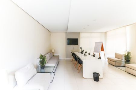 Apartamento à venda com 233m², 3 quartos e 3 vagas Apartamento à venda com 233m², 3 quartos e 3 vagasCoworking