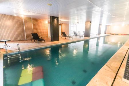 Apartamento à venda com 233m², 3 quartos e 3 vagas Apartamento à venda com 233m², 3 quartos e 3 vagasÁrea comum - Piscina