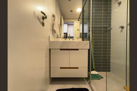 Banheiro  de kitnet/studio à venda com 1 quarto, 24m² em Vila Mariana, São Paulo
