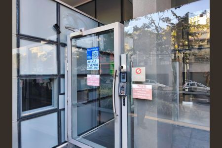 Studio à venda com 24m², 1 quarto e sem vaga Studio à venda com 24m², 1 quarto e sem vagaFachada + Plaquinha