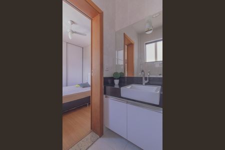 Apartamento à venda com 253m², 4 quartos e 3 vagasBanheiro da Suite 2