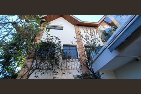 Casa de condomínio para alugar com 684m², 3 quartos e 8 vagas Casa de condomínio para alugar com 684m², 3 quartos e 8 vagasFachada