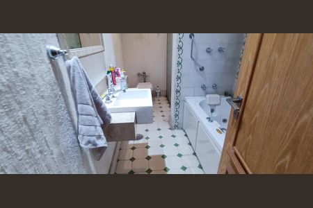 Casa de condomínio para alugar com 684m², 3 quartos e 8 vagas Casa de condomínio para alugar com 684m², 3 quartos e 8 vagasBanheiro da Suíte 3