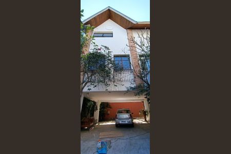 Casa de condomínio para alugar com 684m², 3 quartos e 8 vagas Casa de condomínio para alugar com 684m², 3 quartos e 8 vagasFachada