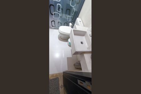 Casa de condomínio para alugar com 684m², 3 quartos e 8 vagas Casa de condomínio para alugar com 684m², 3 quartos e 8 vagasBanheiro da Suíte 2