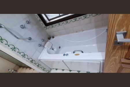 Casa de condomínio para alugar com 684m², 3 quartos e 8 vagas Casa de condomínio para alugar com 684m², 3 quartos e 8 vagasBanheiro da Suíte 3