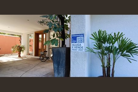 Casa de condomínio para alugar com 684m², 3 quartos e 8 vagas Casa de condomínio para alugar com 684m², 3 quartos e 8 vagasPlaca