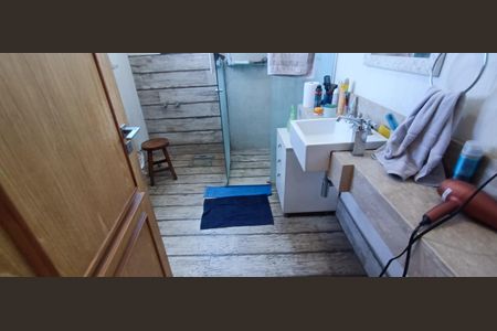 Casa de condomínio para alugar com 684m², 3 quartos e 8 vagas Casa de condomínio para alugar com 684m², 3 quartos e 8 vagasBanheiro da Suíte 1