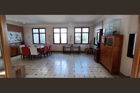 Casa de condomínio para alugar com 684m², 3 quartos e 8 vagas Casa de condomínio para alugar com 684m², 3 quartos e 8 vagasSala