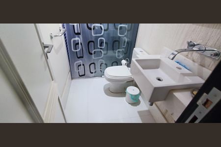 Casa de condomínio para alugar com 684m², 3 quartos e 8 vagas Casa de condomínio para alugar com 684m², 3 quartos e 8 vagasBanheiro da Suíte 2