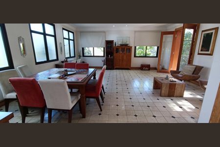 Casa de condomínio para alugar com 684m², 3 quartos e 8 vagas Casa de condomínio para alugar com 684m², 3 quartos e 8 vagasSala