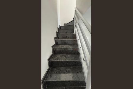 Apartamento à venda com 62m², 2 quartos e 2 vagasEscada