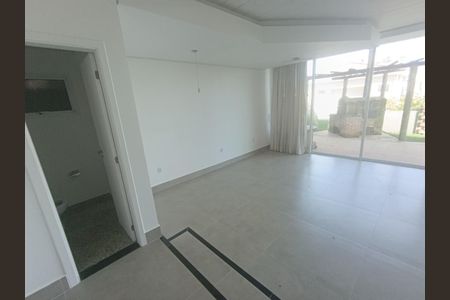 Casa de condomínio para alugar com 234m², 3 quartos e 4 vagas
