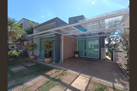 Casa de condomínio para alugar com 234m², 3 quartos e 4 vagas