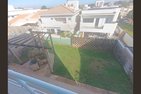 Casa de condomínio para alugar com 234m², 3 quartos e 4 vagas