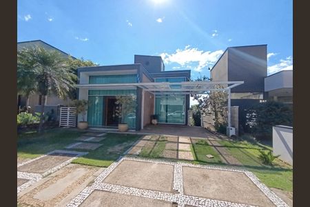Casa de condomínio para alugar com 234m², 3 quartos e 4 vagas