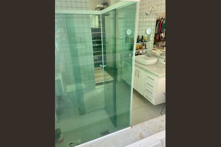 Casa de condomínio para alugar com 234m², 3 quartos e 4 vagas