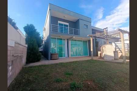 Casa de condomínio para alugar com 234m², 3 quartos e 4 vagas