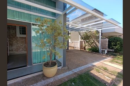 Casa de condomínio para alugar com 234m², 3 quartos e 4 vagas