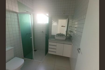 Casa de condomínio para alugar com 234m², 3 quartos e 4 vagas