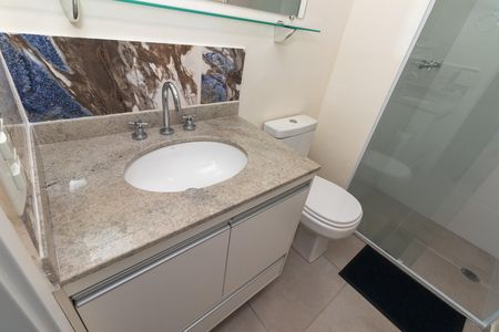 Banheiro de apartamento para alugar com 1 quarto, 45m² em Vila Romana, São Paulo
