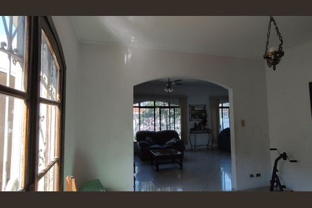 Casa para alugar com 4 quartos, 300m² em Parque Sao Luis, São Paulo