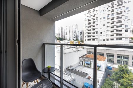 Varanda de kitnet/studio para alugar com 1 quarto, 24m² em Perdizes, São Paulo