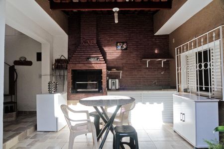 Casa à venda com 200m², 3 quartos e 3 vagasÁrea externa