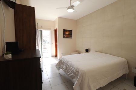 Casa à venda com 239m², 3 quartos e 3 vagasSuíte