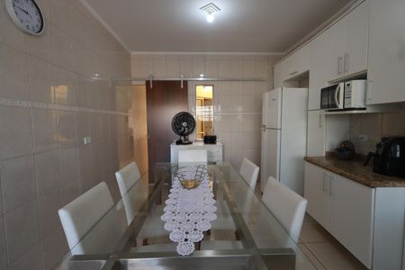 Casa à venda com 239m², 3 quartos e 3 vagasCozinha