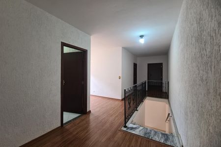 Casa à venda com 250m², 3 quartos e 4 vagasCorredor dos Quartos